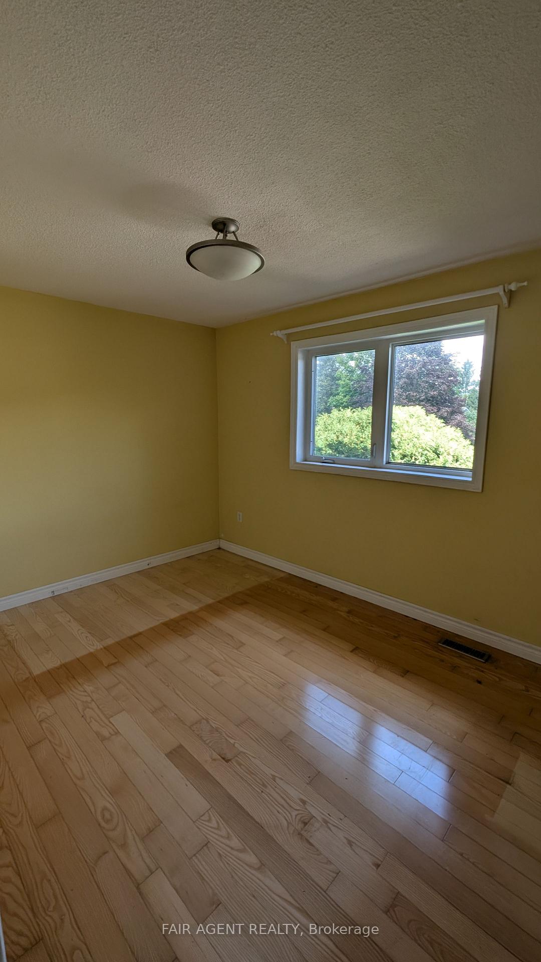 Photo 19 of 33 Maynard Drive, King, Schomberg — HOMEH