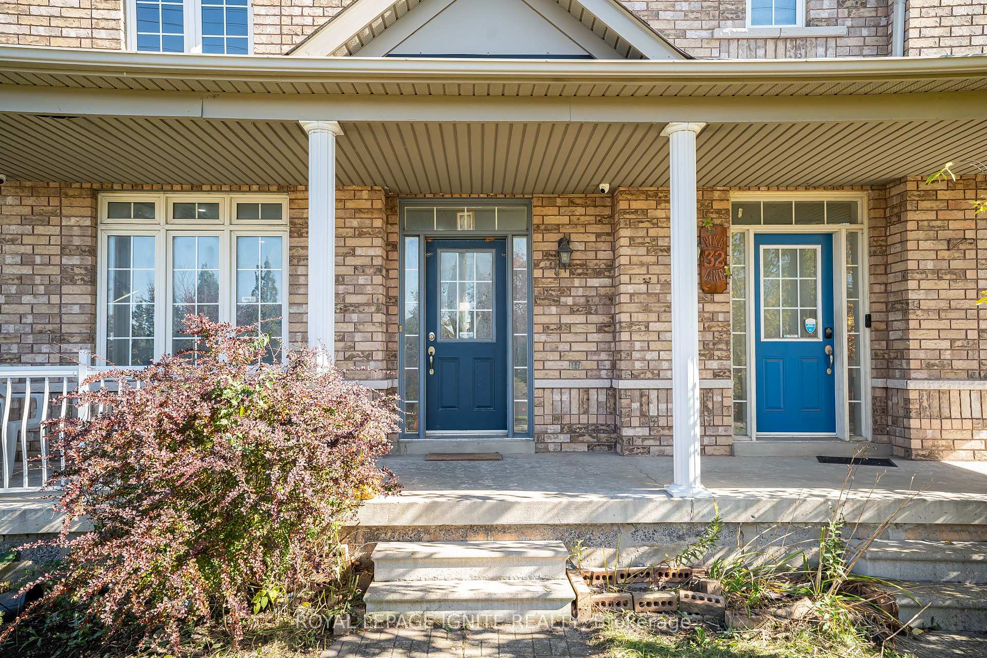 Photo 2 of 34 Pike Lane, Markham, Cornell — HOMEH