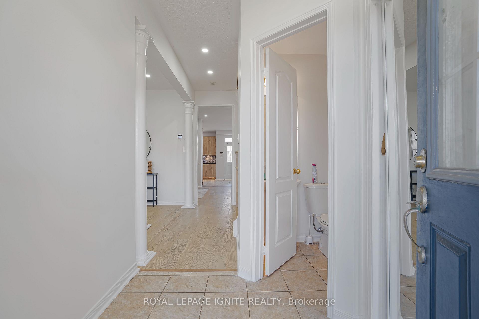Photo 4 of 34 Pike Lane, Markham, Cornell — HOMEH