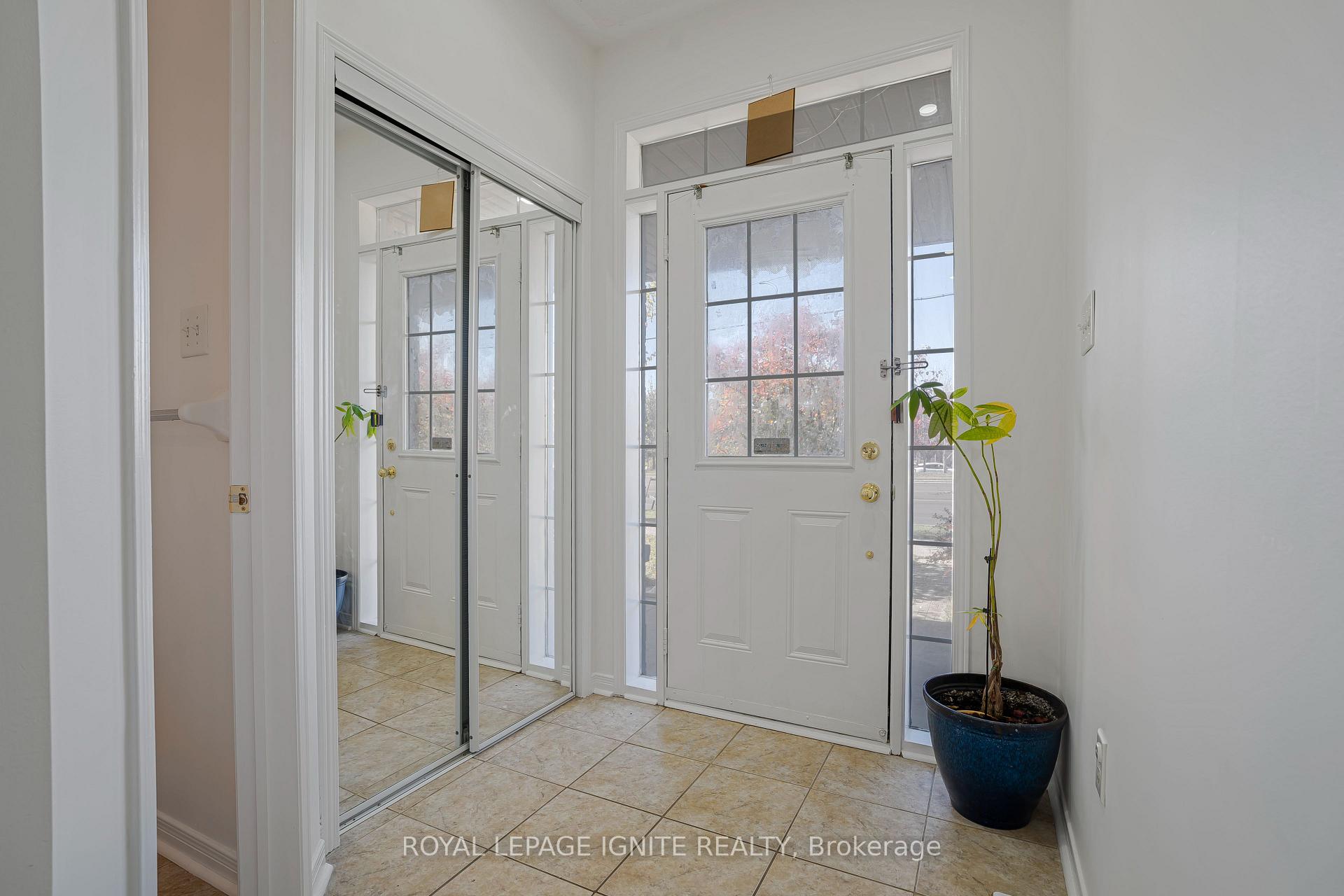 Photo 5 of 34 Pike Lane, Markham, Cornell — HOMEH