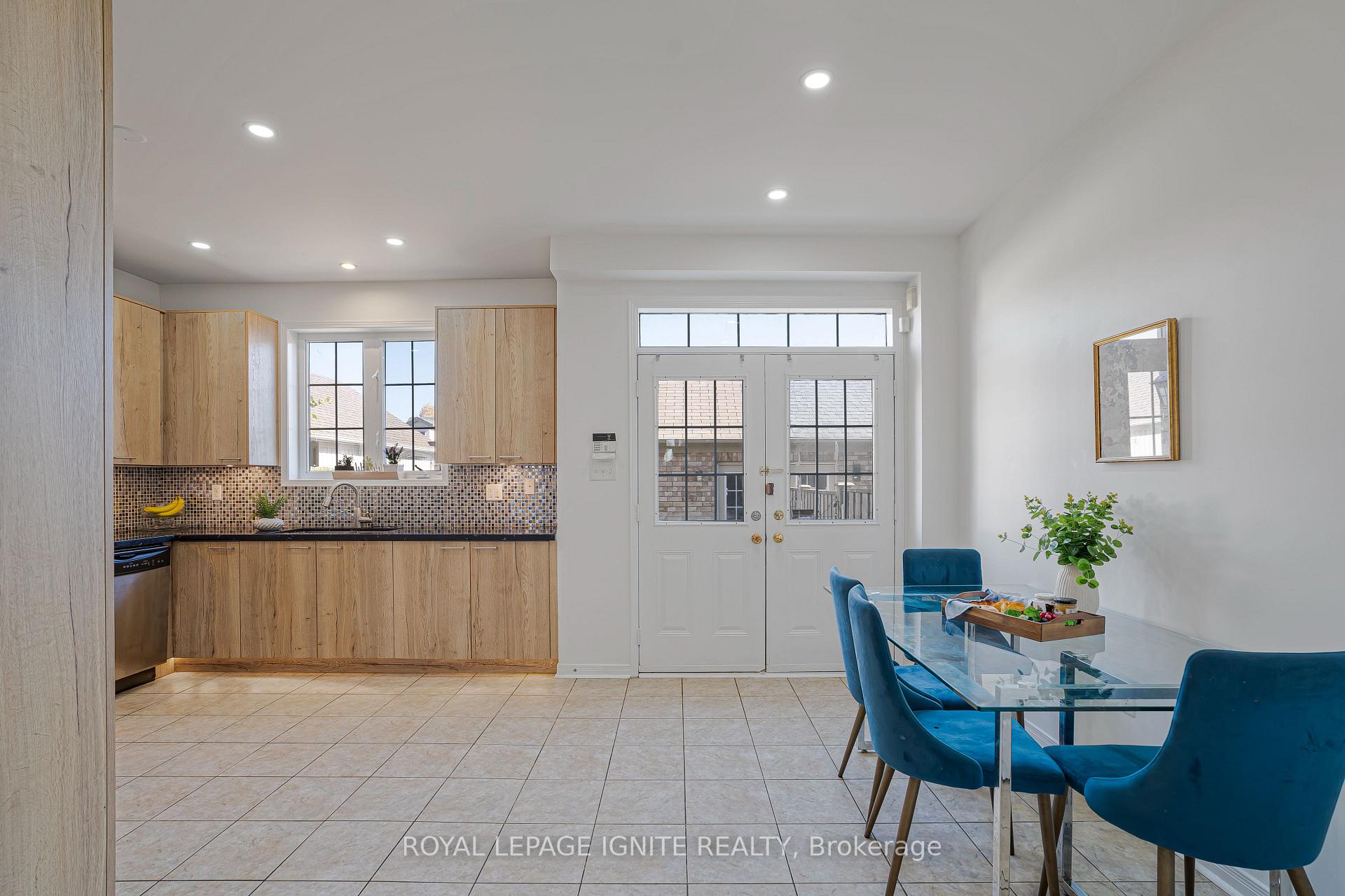 Photo 16 of 34 Pike Lane, Markham, Cornell — HOMEH
