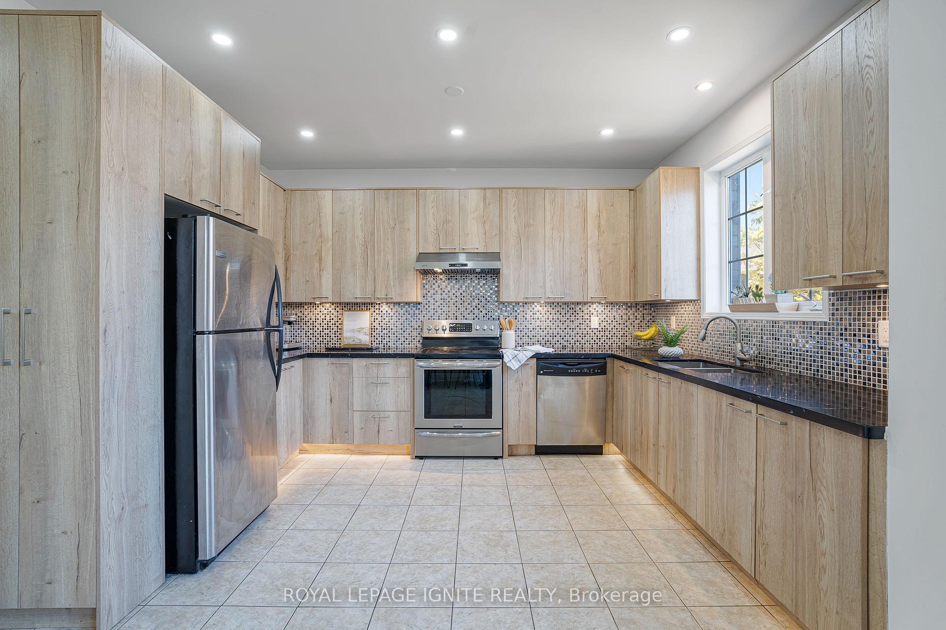 Photo 18 of 34 Pike Lane, Markham, Cornell — HOMEH