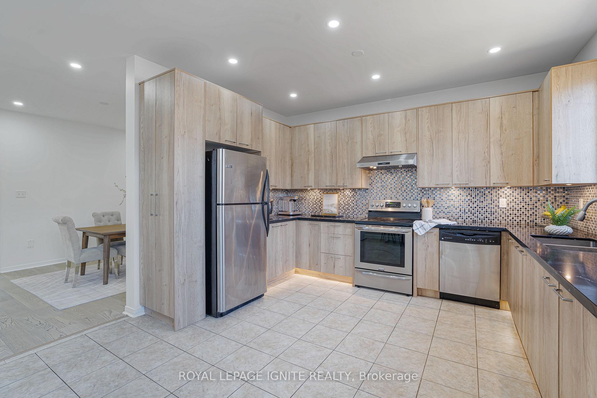 Photo 19 of 34 Pike Lane, Markham, Cornell — HOMEH