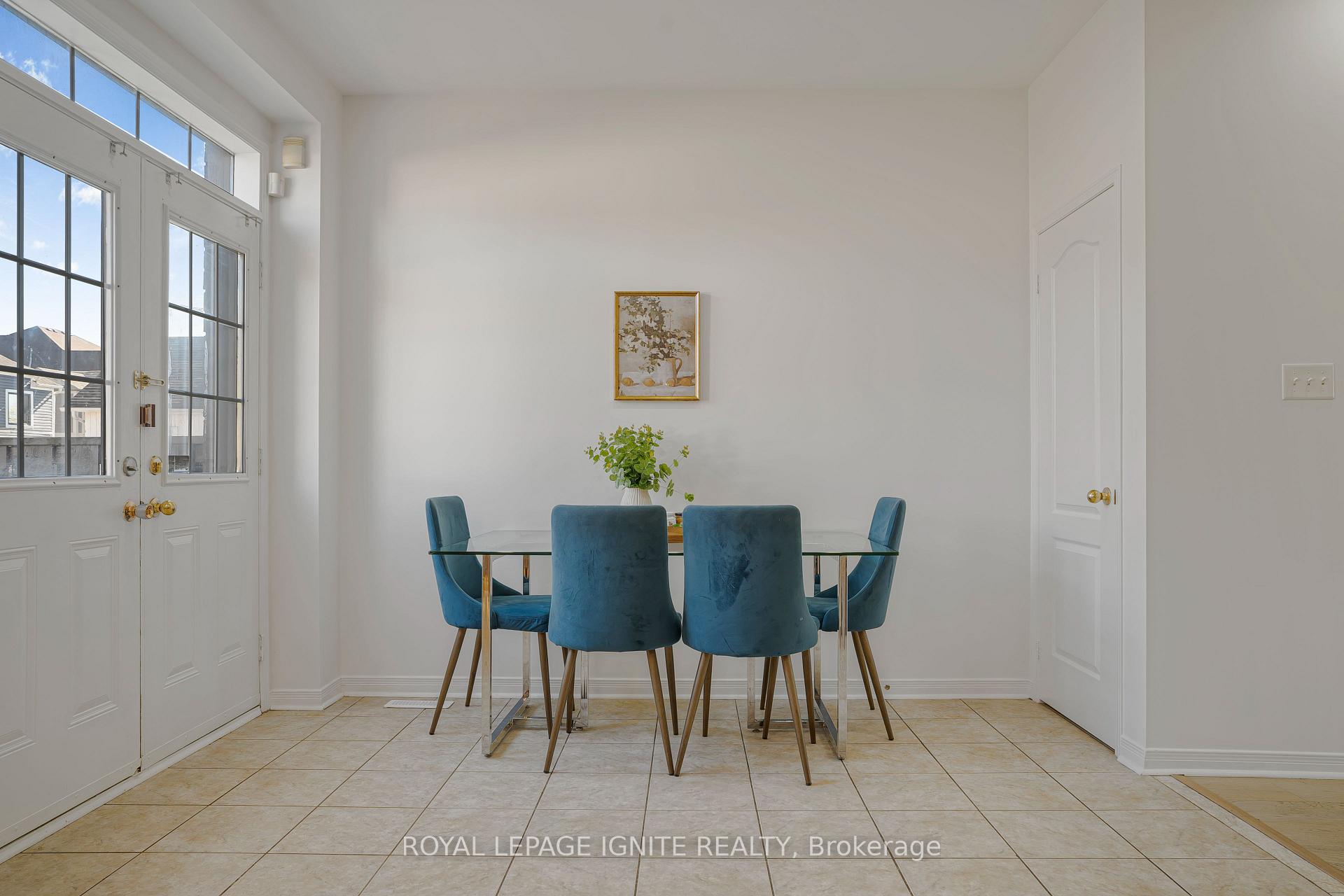 Photo 20 of 34 Pike Lane, Markham, Cornell — HOMEH