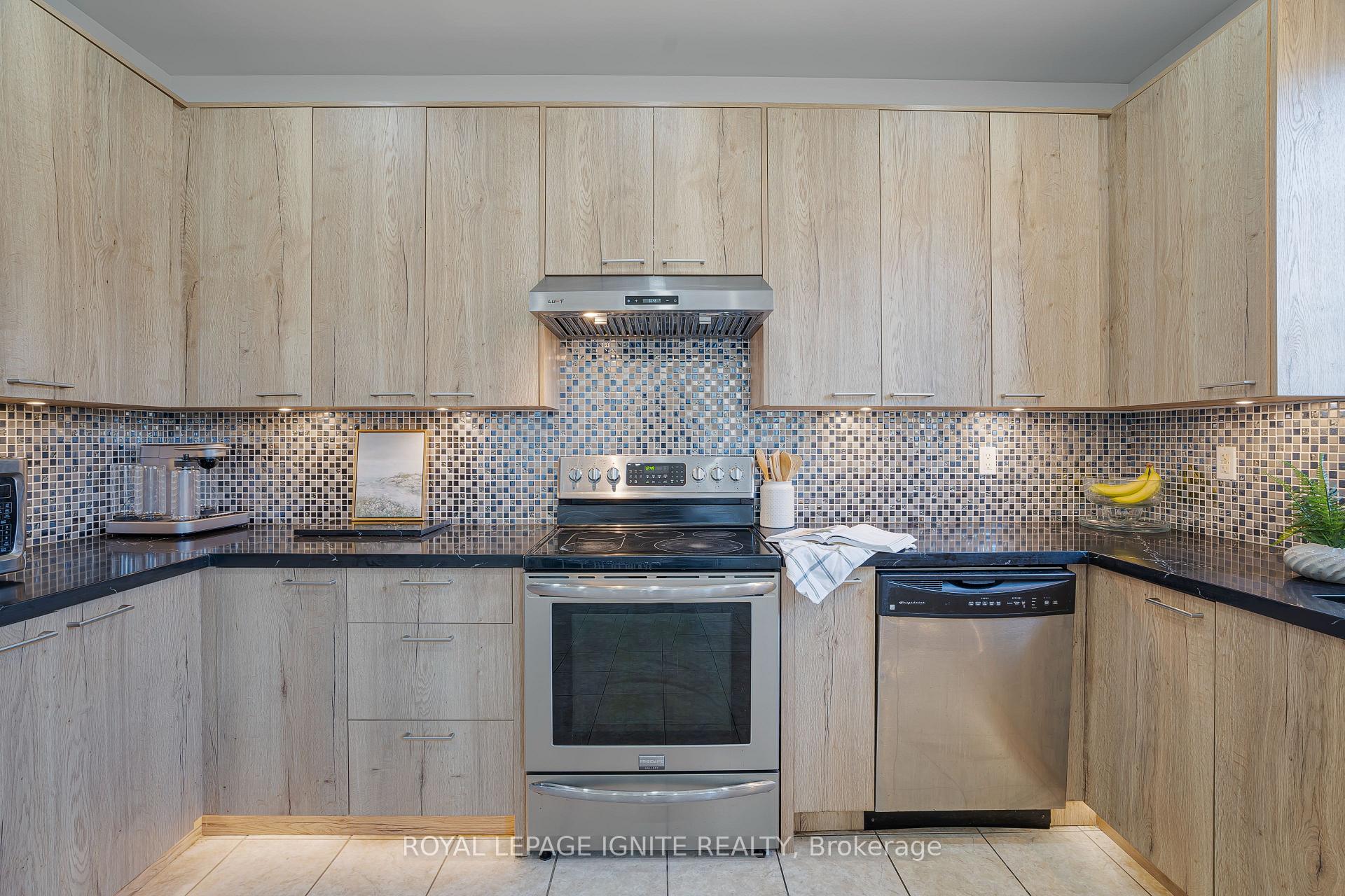 Photo 21 of 34 Pike Lane, Markham, Cornell — HOMEH