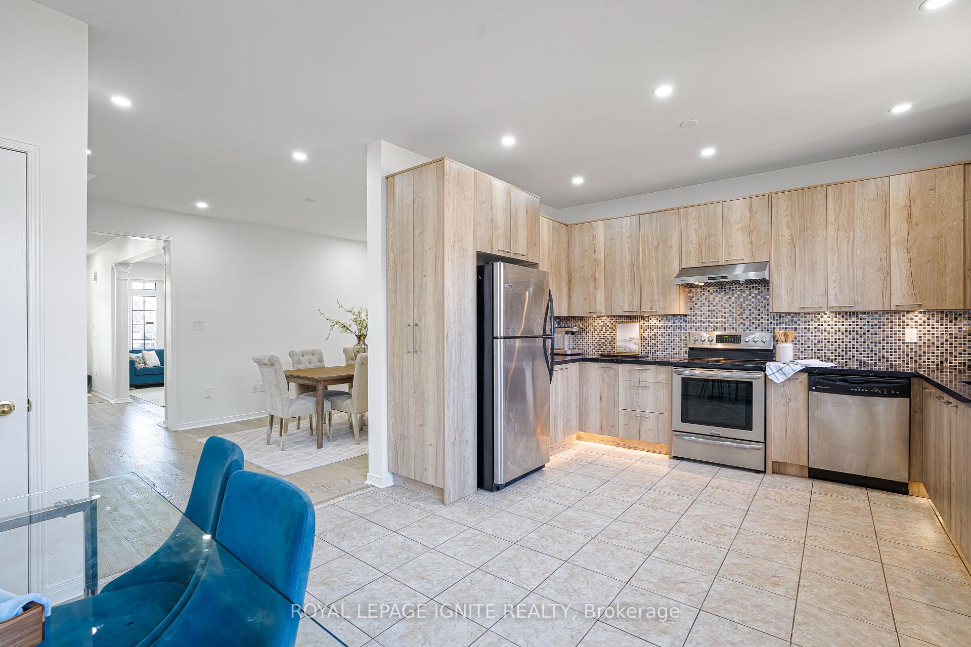 Photo 22 of 34 Pike Lane, Markham, Cornell — HOMEH