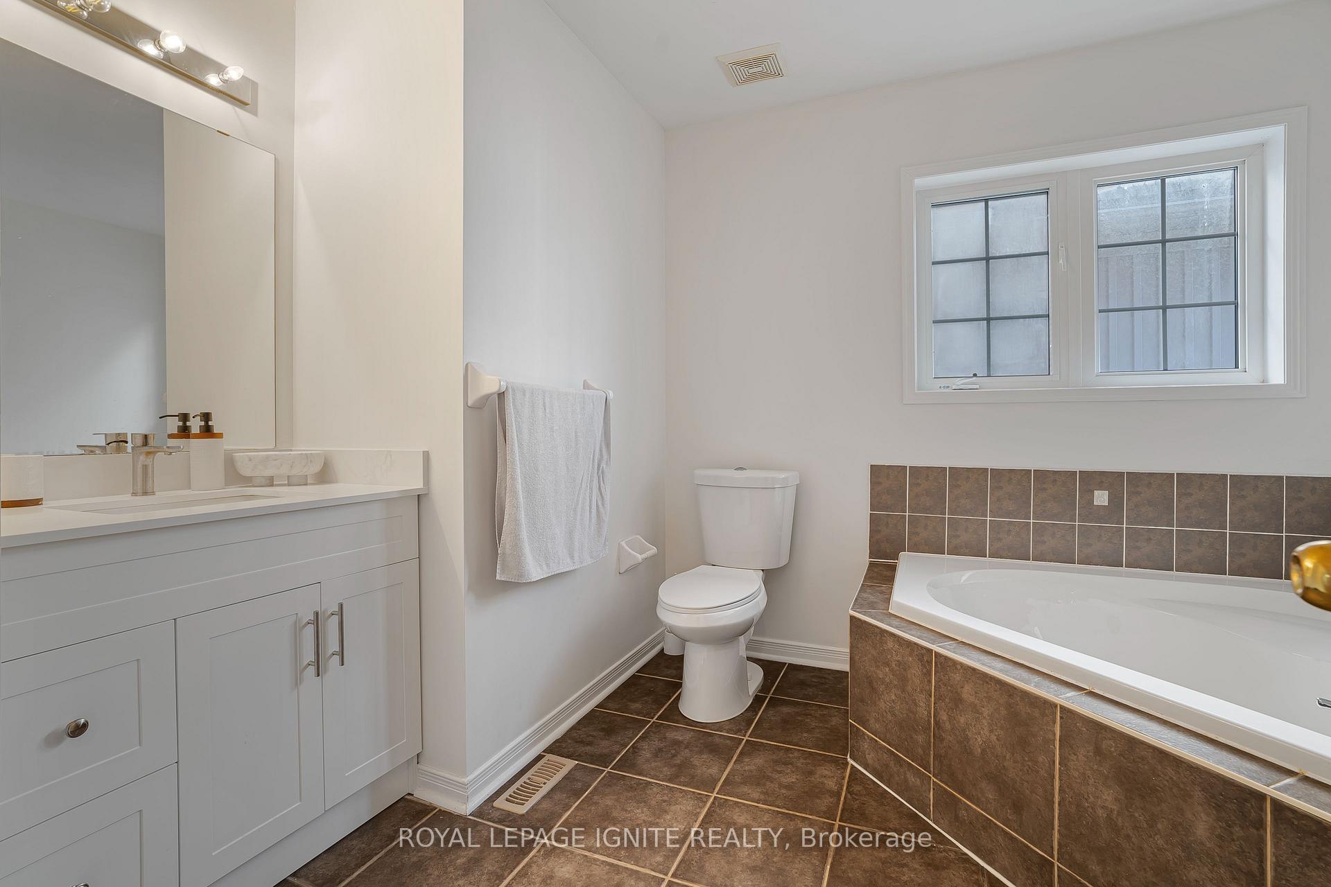Photo 28 of 34 Pike Lane, Markham, Cornell — HOMEH