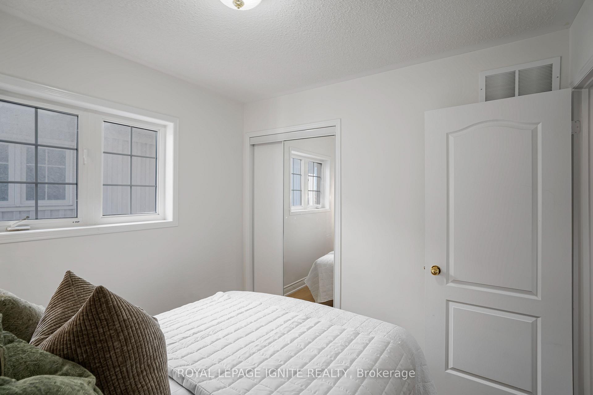 Photo 31 of 34 Pike Lane, Markham, Cornell — HOMEH