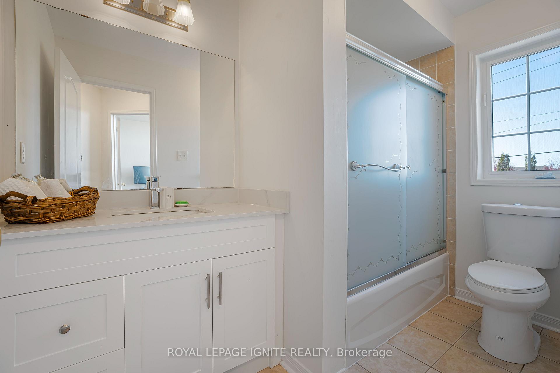 Photo 32 of 34 Pike Lane, Markham, Cornell — HOMEH