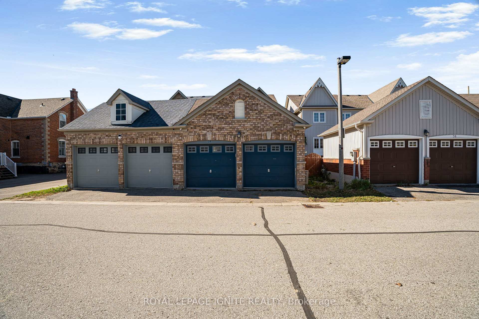 Photo 36 of 34 Pike Lane, Markham, Cornell — HOMEH