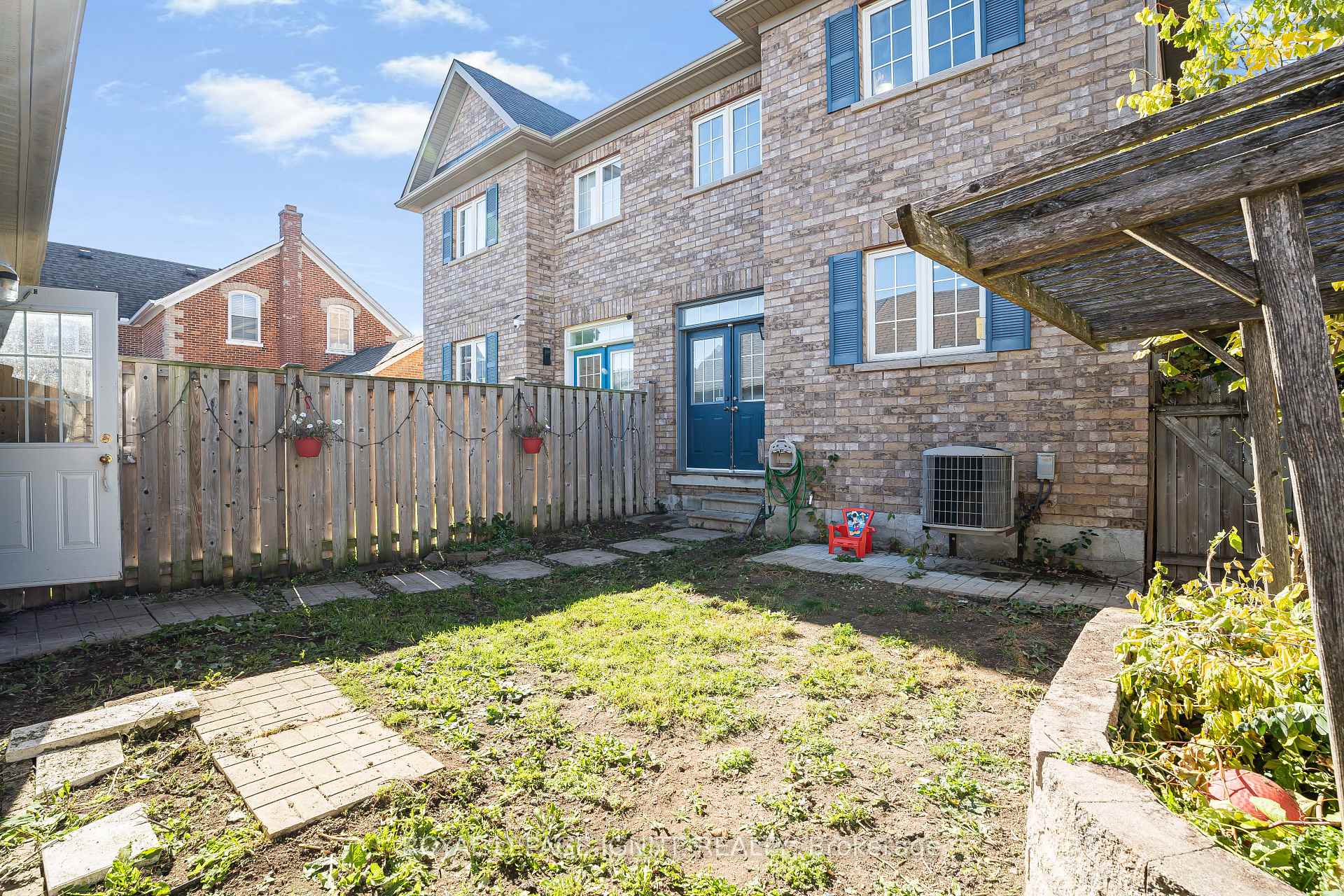 Photo 37 of 34 Pike Lane, Markham, Cornell — HOMEH