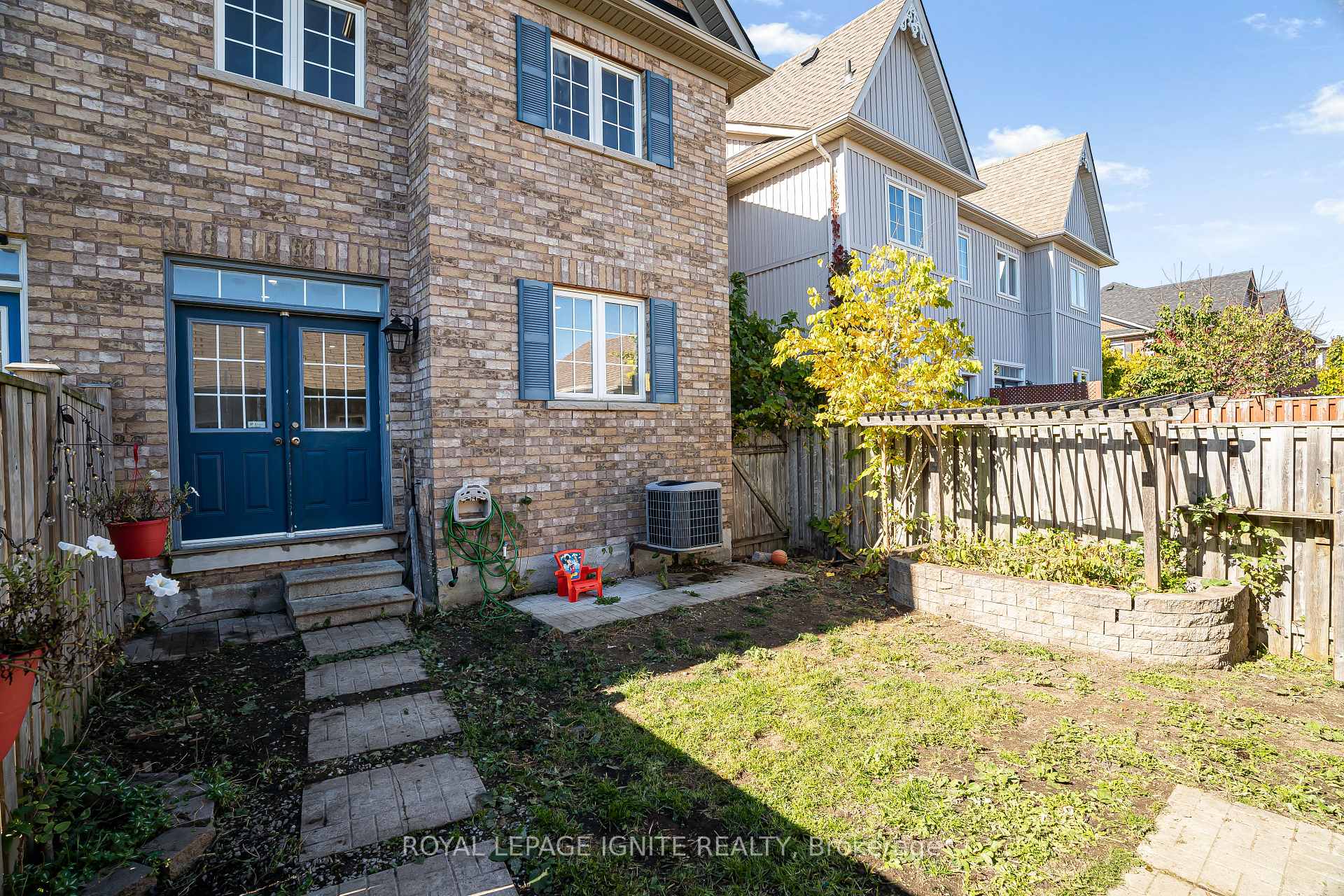 Photo 39 of 34 Pike Lane, Markham, Cornell — HOMEH