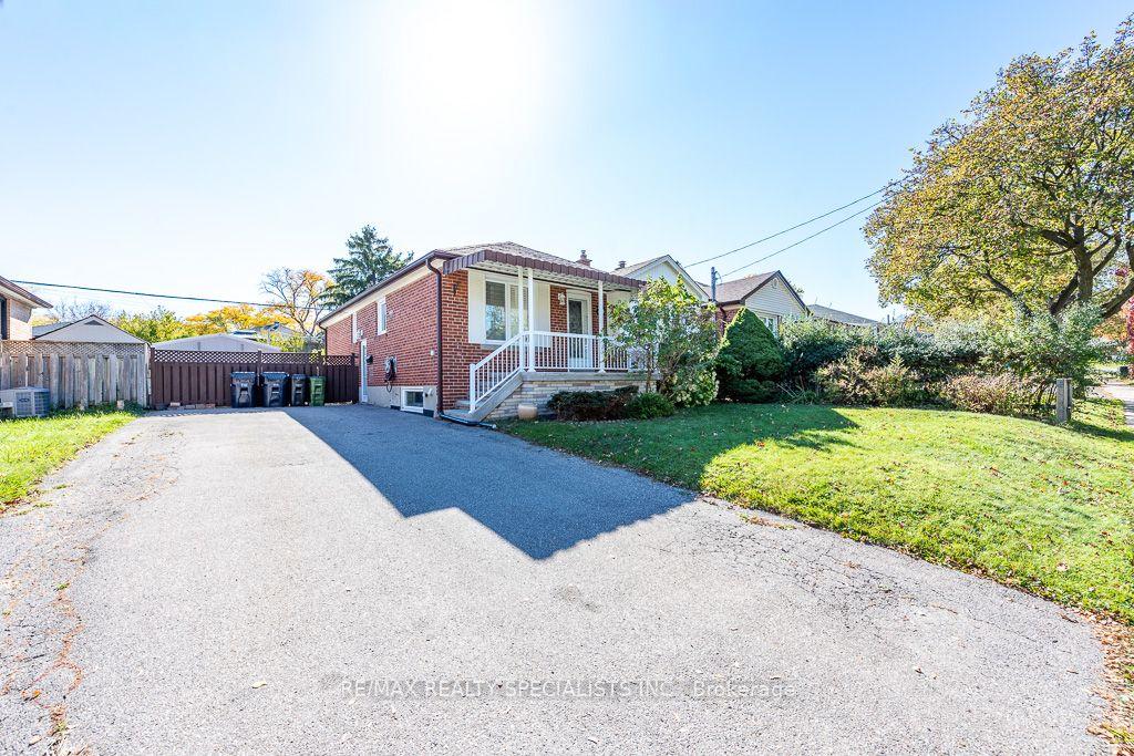 Photo 1 of Unit MAIN, 79 Clearbrooke Circle, Etobicoke, Rexdale-Kipling — HOMEH