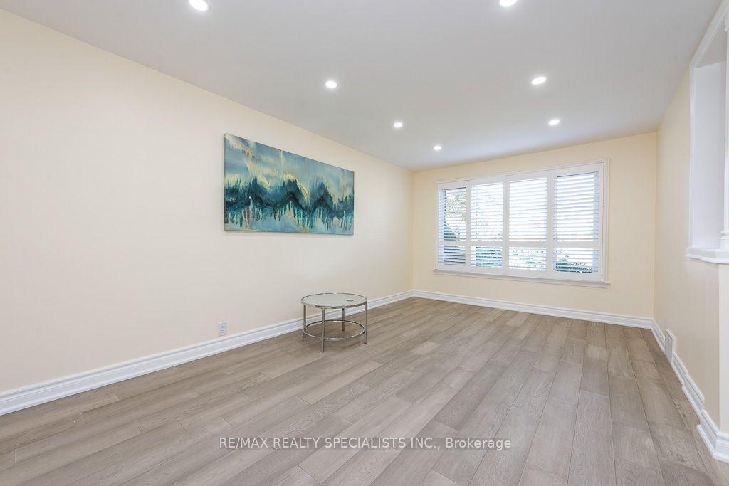 Photo 5 of Unit MAIN, 79 Clearbrooke Circle, Etobicoke, Rexdale-Kipling — HOMEH