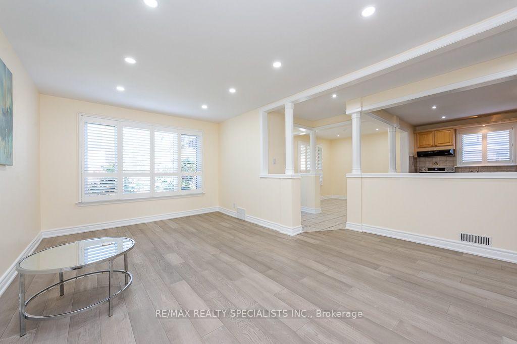 Photo 6 of Unit MAIN, 79 Clearbrooke Circle, Etobicoke, Rexdale-Kipling — HOMEH