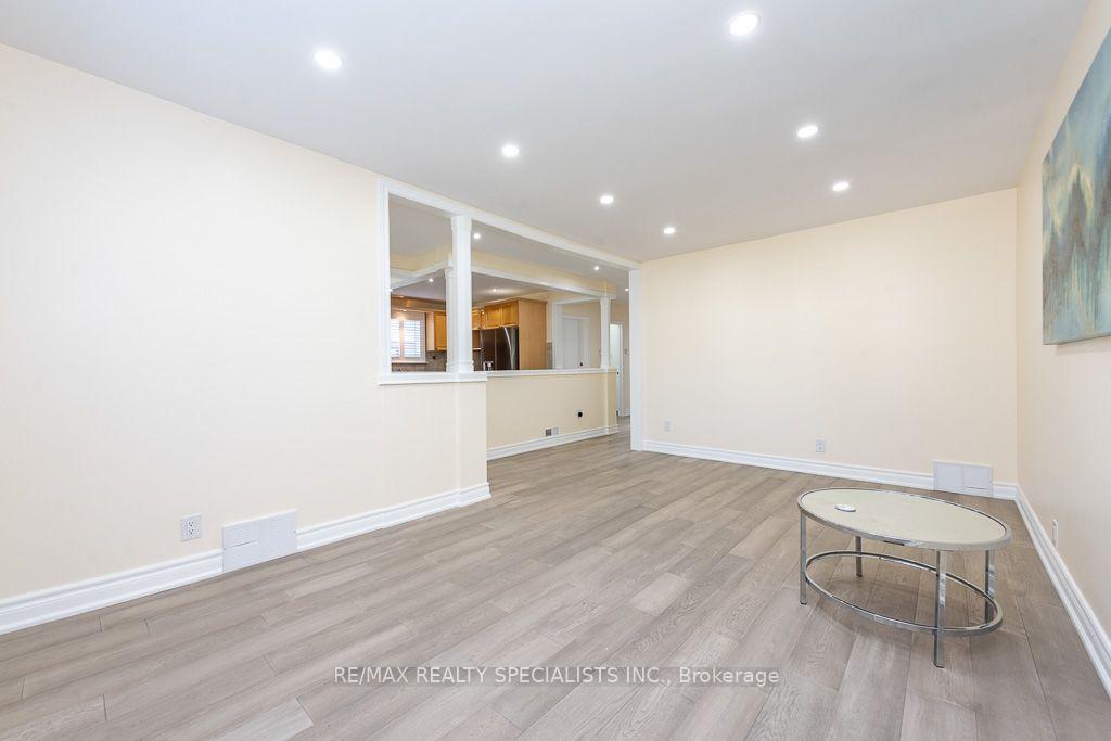 Photo 7 of Unit MAIN, 79 Clearbrooke Circle, Etobicoke, Rexdale-Kipling — HOMEH
