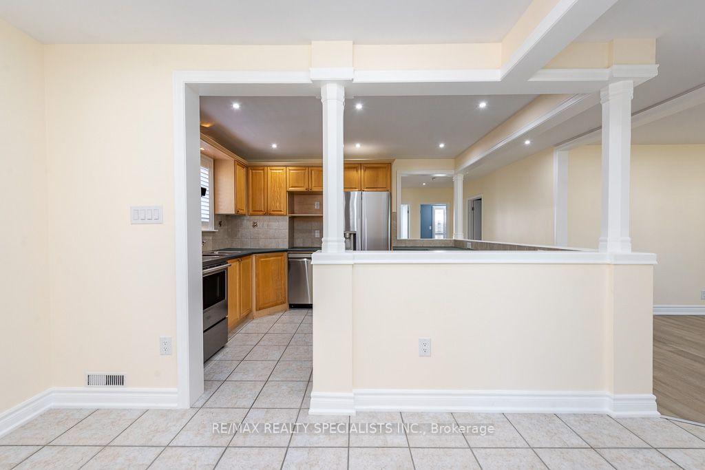 Photo 8 of Unit MAIN, 79 Clearbrooke Circle, Etobicoke, Rexdale-Kipling — HOMEH