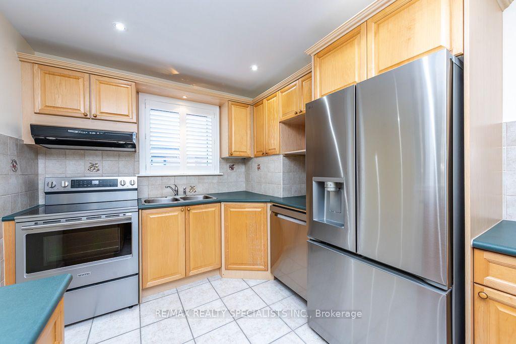 Photo 10 of Unit MAIN, 79 Clearbrooke Circle, Etobicoke, Rexdale-Kipling — HOMEH