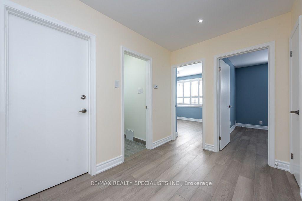 Photo 12 of Unit MAIN, 79 Clearbrooke Circle, Etobicoke, Rexdale-Kipling — HOMEH