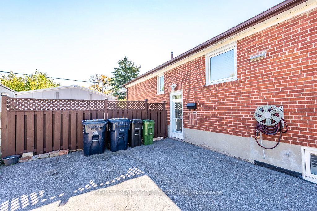 Photo 29 of Unit MAIN, 79 Clearbrooke Circle, Etobicoke, Rexdale-Kipling — HOMEH