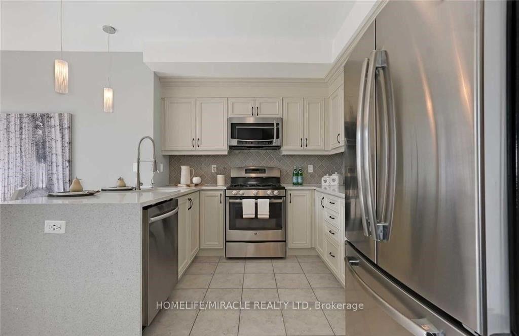 Photo 4 of 32 Mcdonald Crescent, Clarington, Newcastle — HOMEH