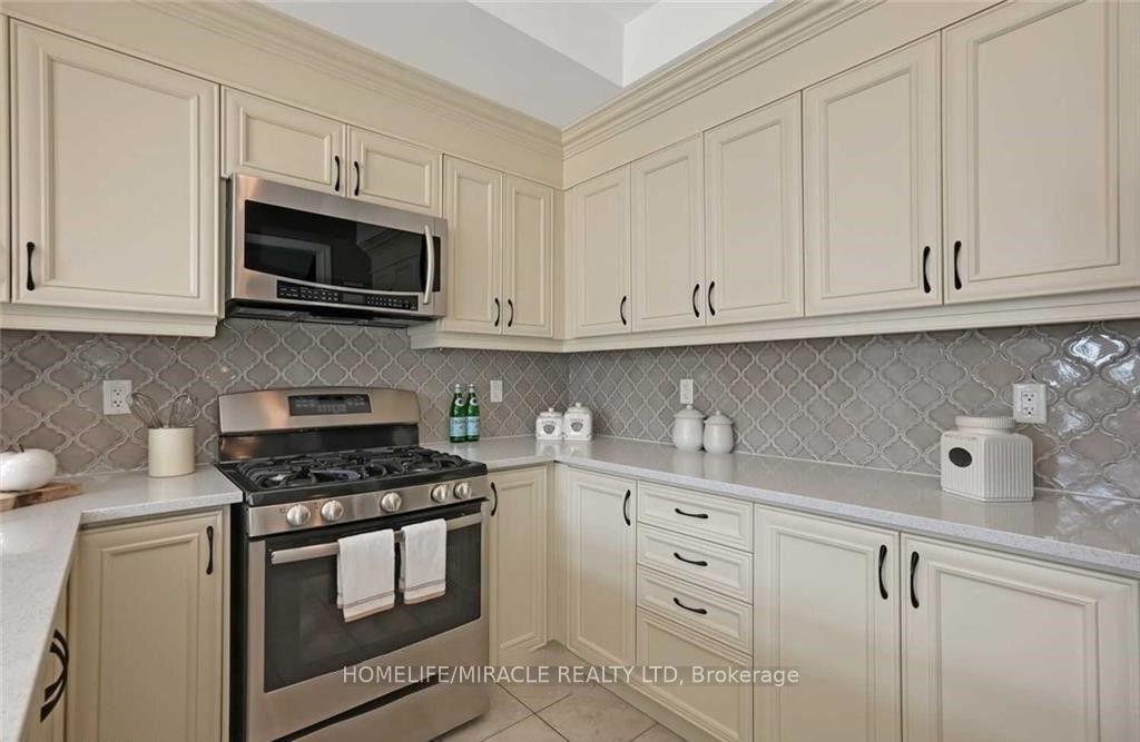 Photo 5 of 32 Mcdonald Crescent, Clarington, Newcastle — HOMEH