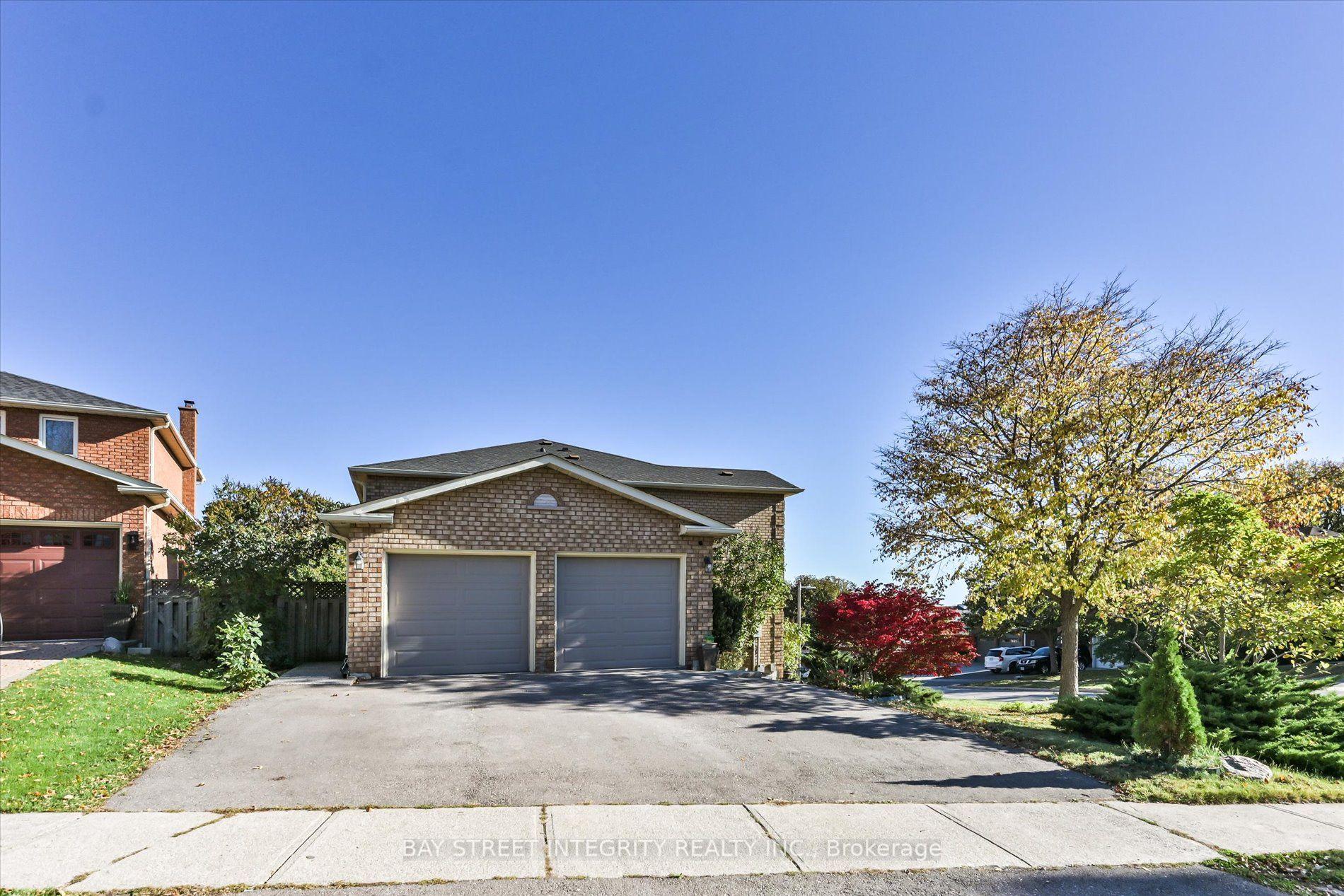 Photo 3 of 1225 Winterbourne Drive, Oakville, Clearview — HOMEH