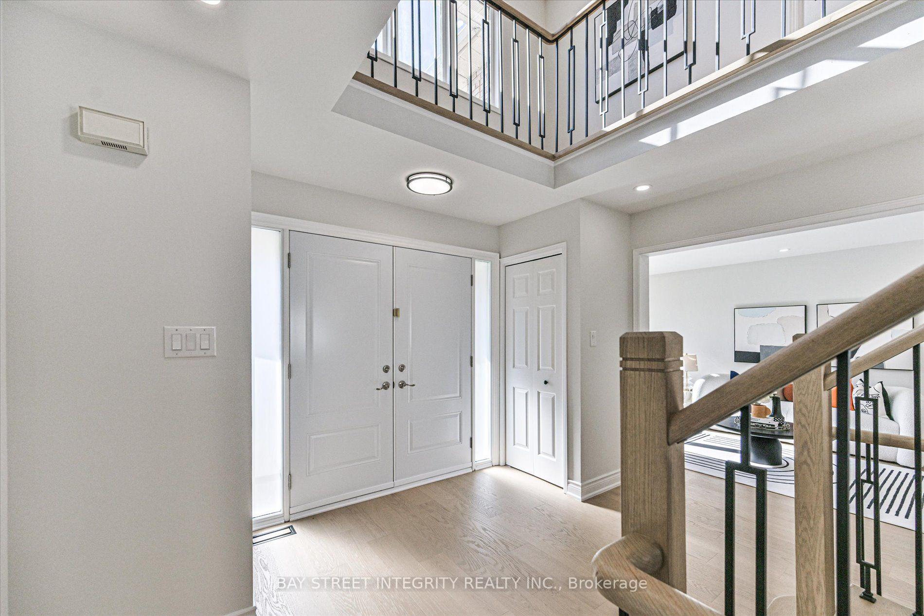 Photo 6 of 1225 Winterbourne Drive, Oakville, Clearview — HOMEH