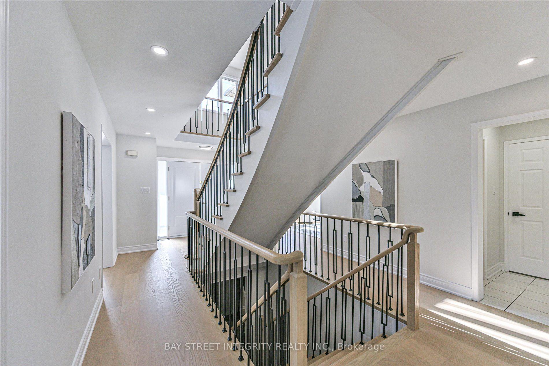 Photo 7 of 1225 Winterbourne Drive, Oakville, Clearview — HOMEH