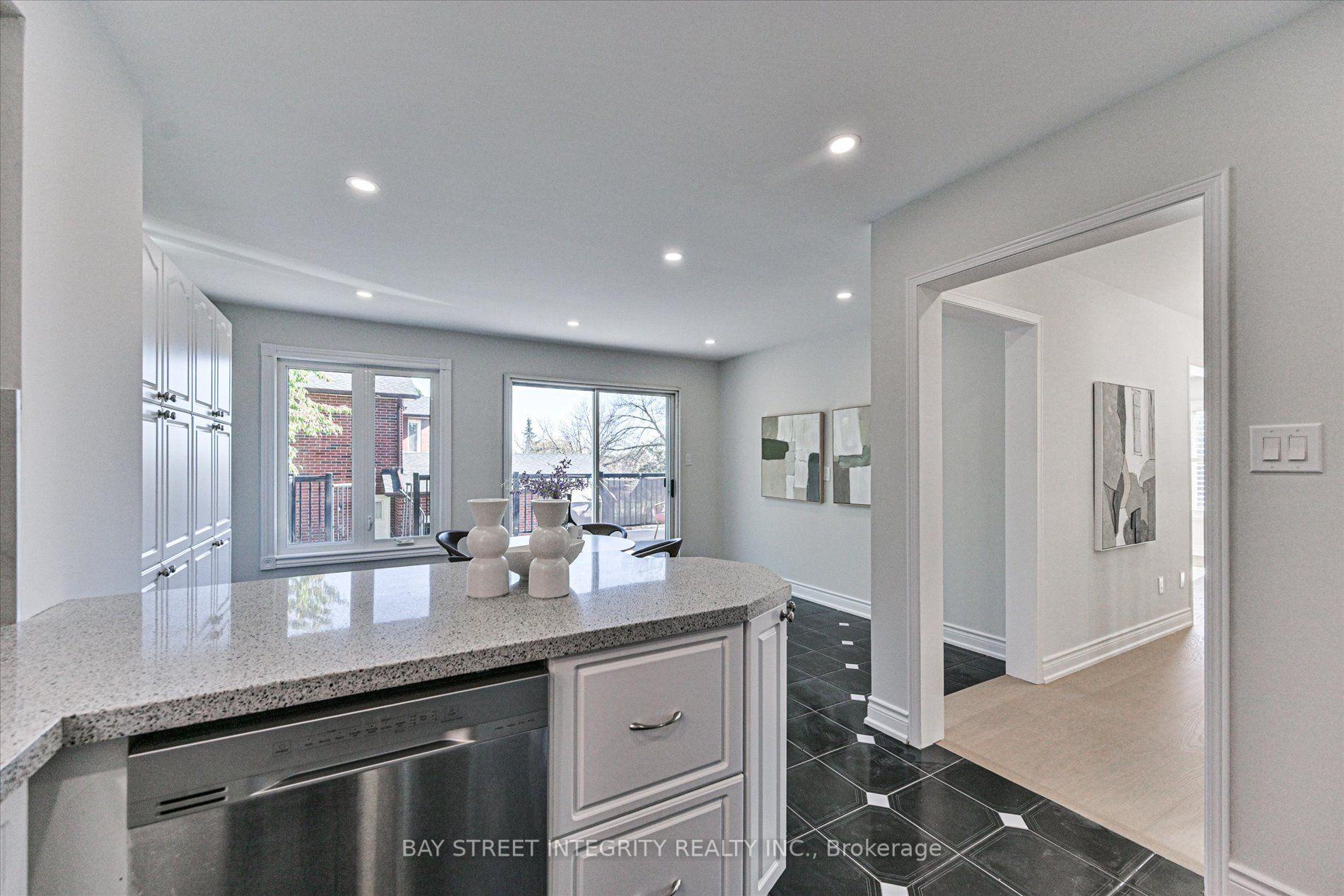 Photo 15 of 1225 Winterbourne Drive, Oakville, Clearview — HOMEH