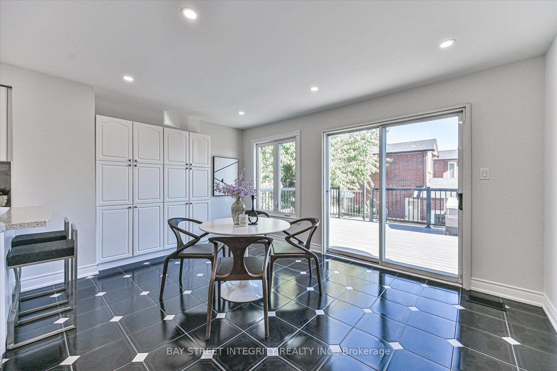 Photo 17 of 1225 Winterbourne Drive, Oakville, Clearview — HOMEH