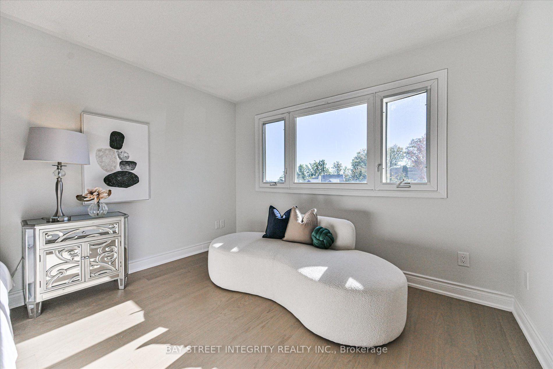 Photo 27 of 1225 Winterbourne Drive, Oakville, Clearview — HOMEH