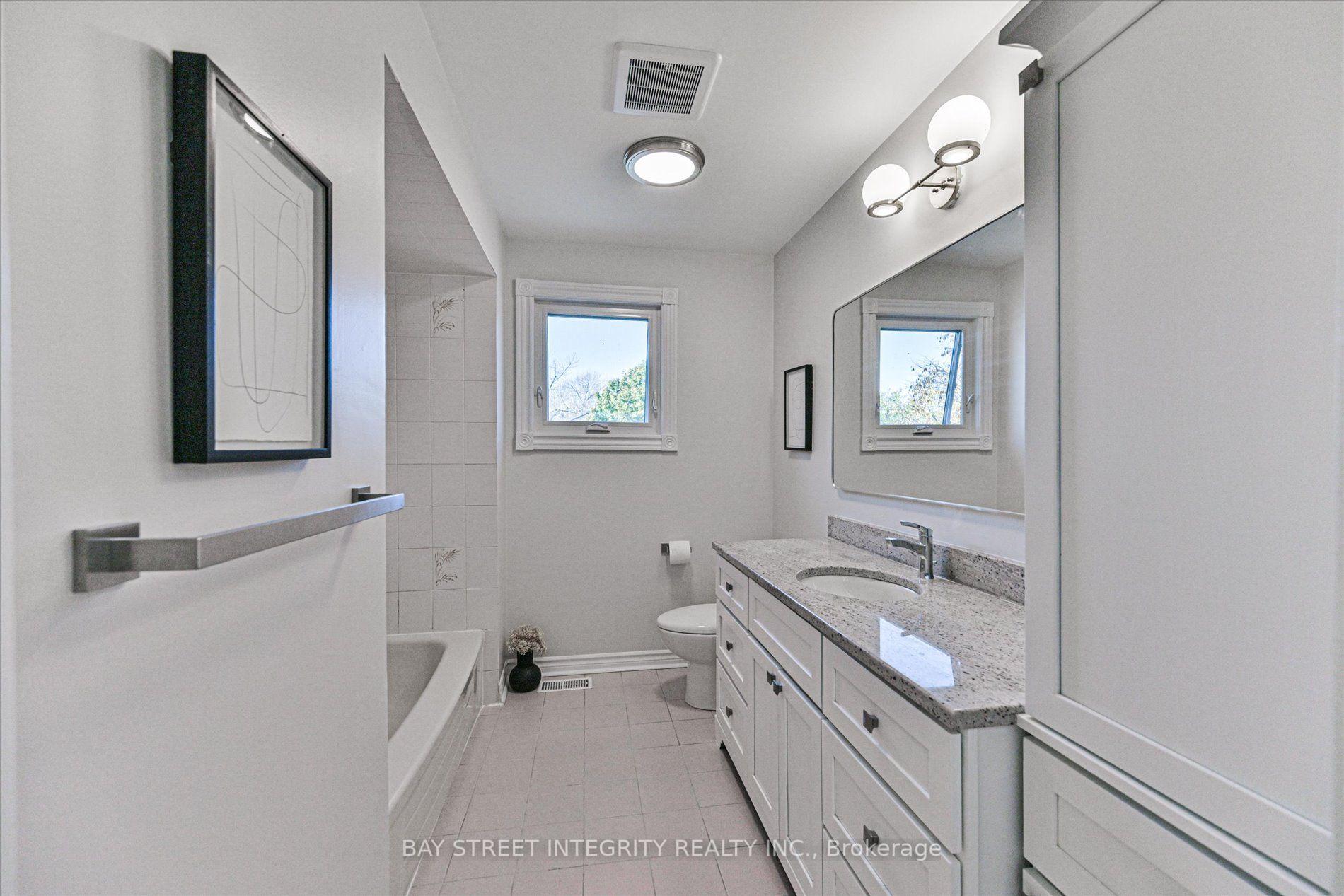 Photo 32 of 1225 Winterbourne Drive, Oakville, Clearview — HOMEH