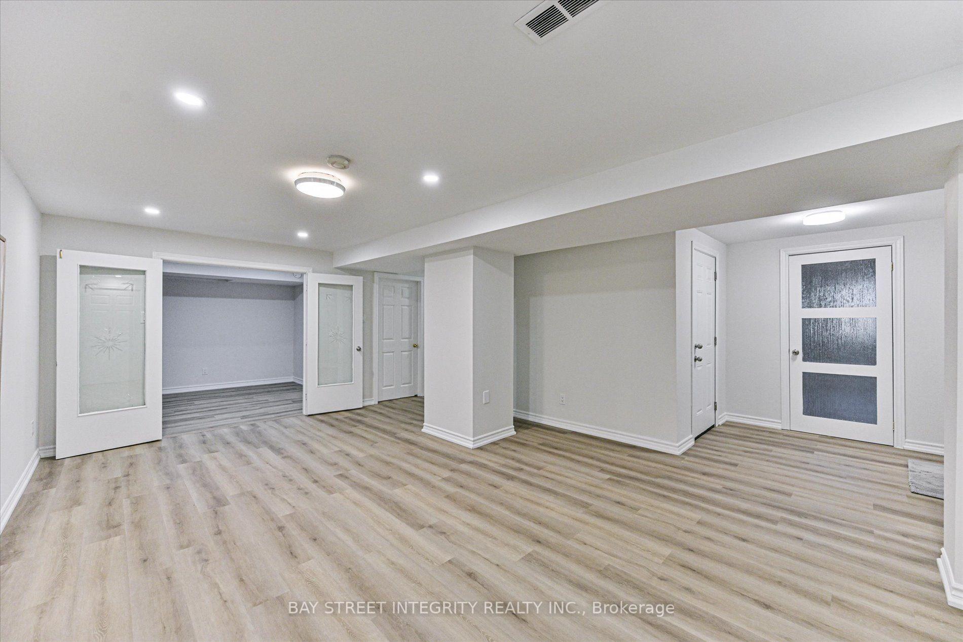 Photo 36 of 1225 Winterbourne Drive, Oakville, Clearview — HOMEH