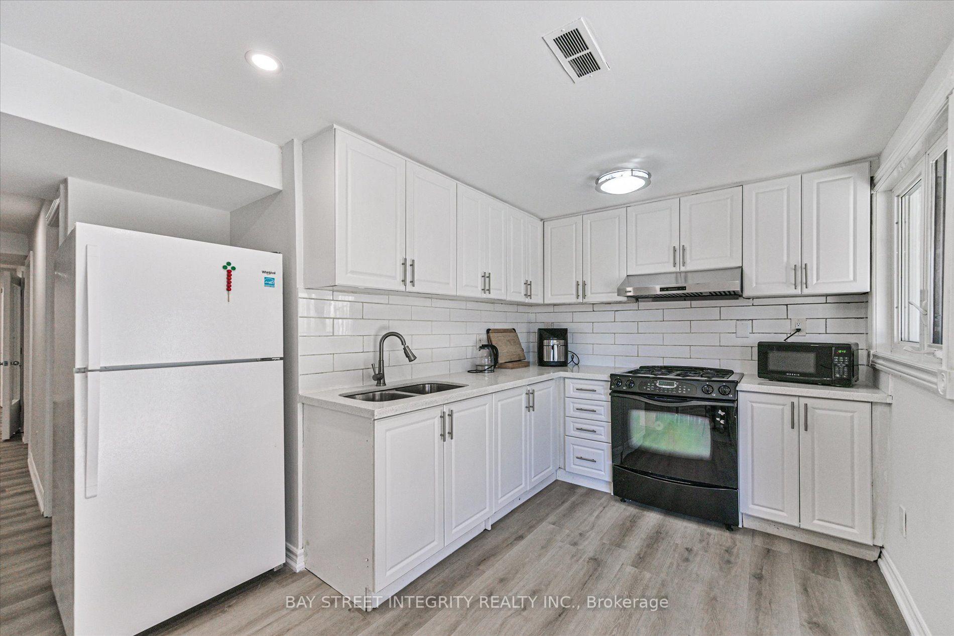 Photo 40 of 1225 Winterbourne Drive, Oakville, Clearview — HOMEH
