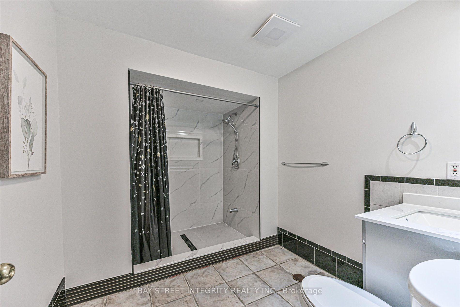 Photo 42 of 1225 Winterbourne Drive, Oakville, Clearview — HOMEH