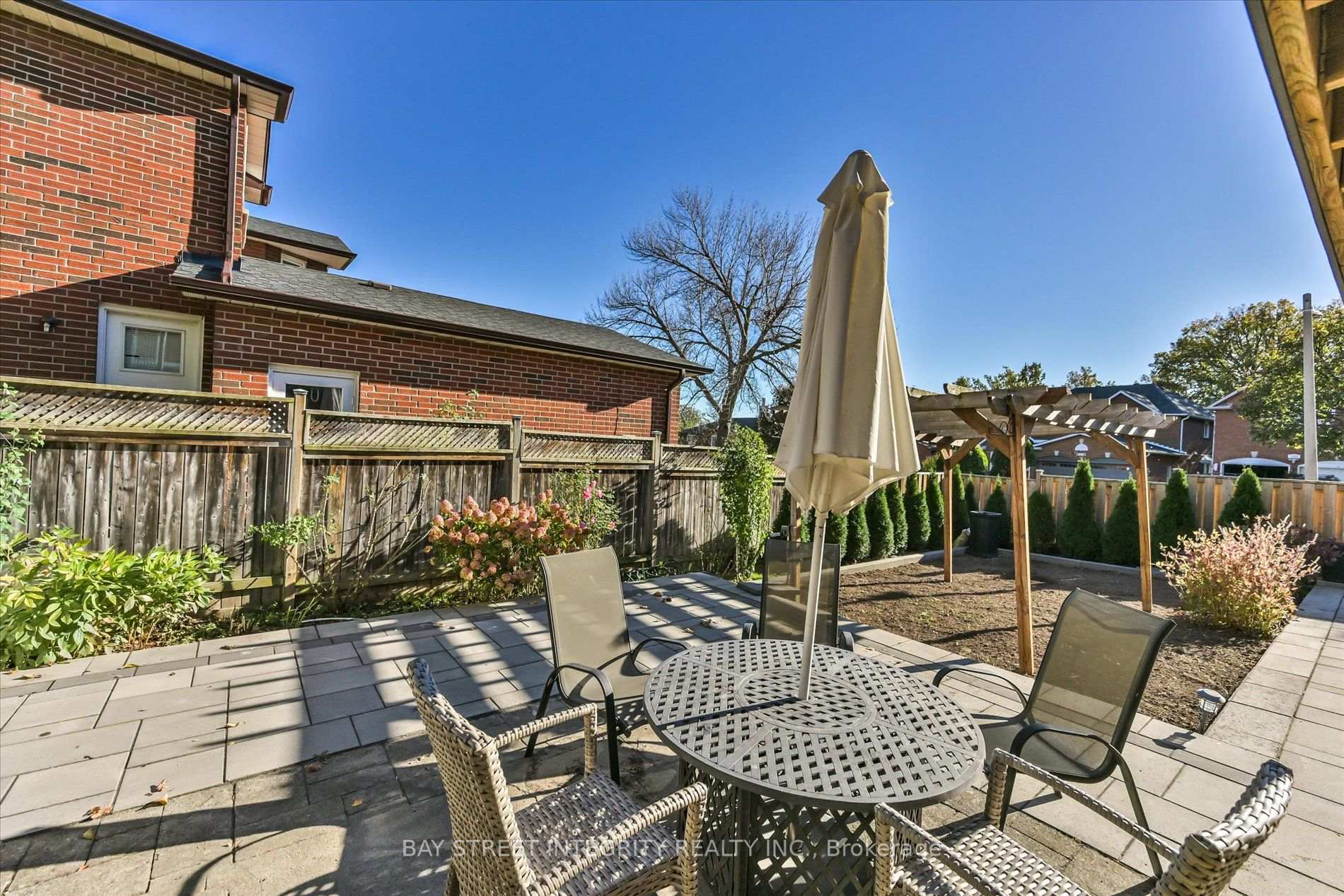 Photo 48 of 1225 Winterbourne Drive, Oakville, Clearview — HOMEH