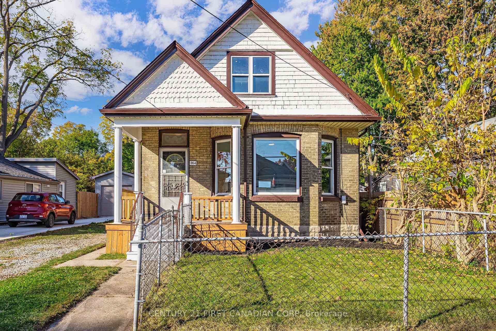 Front of 864 Stedwell Street