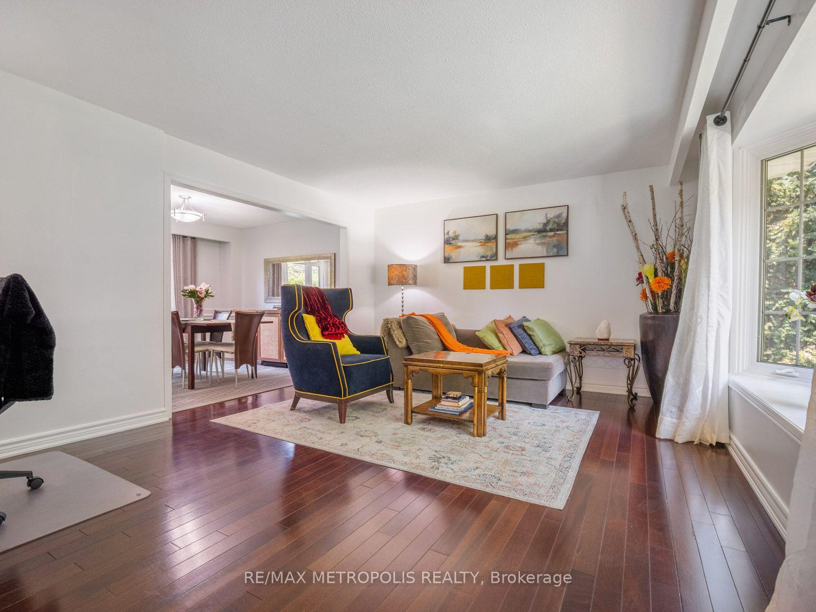 Photo 6 of 144 All Saints Crescent, Oakville, Ford — HOMEH