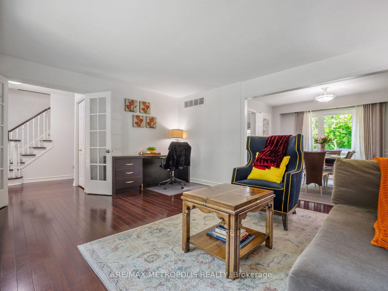 Photo 8 of 144 All Saints Crescent, Oakville, Ford — HOMEH
