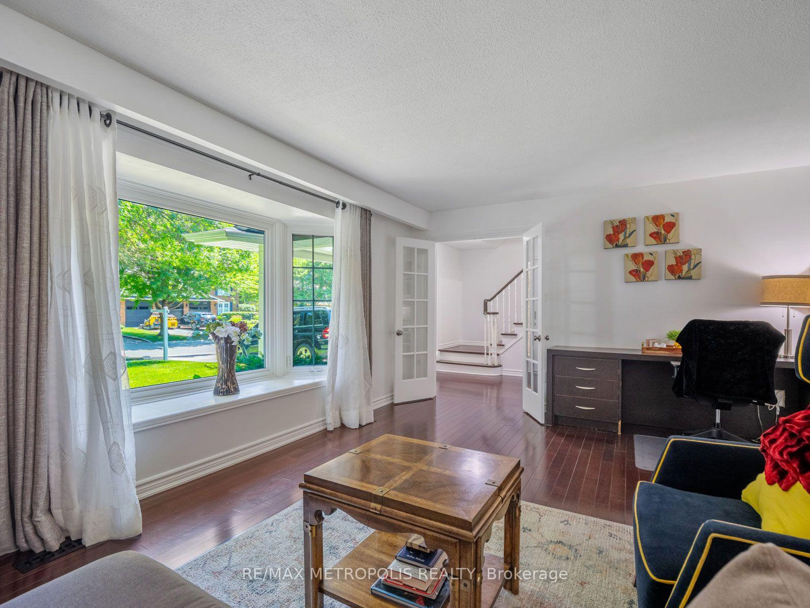 Photo 9 of 144 All Saints Crescent, Oakville, Ford — HOMEH