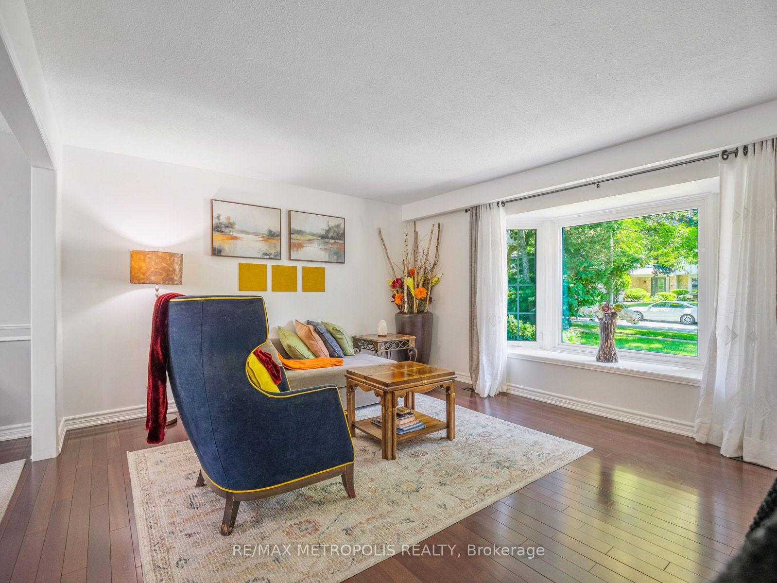 Photo 12 of 144 All Saints Crescent, Oakville, Ford — HOMEH