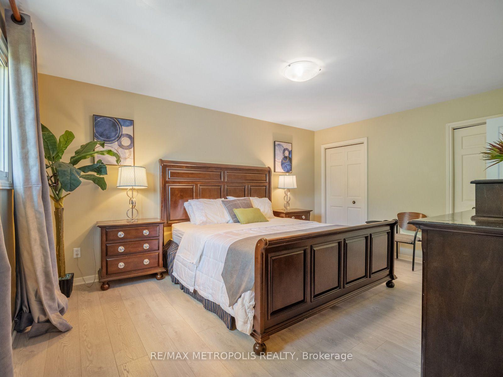 Photo 26 of 144 All Saints Crescent, Oakville, Ford — HOMEH
