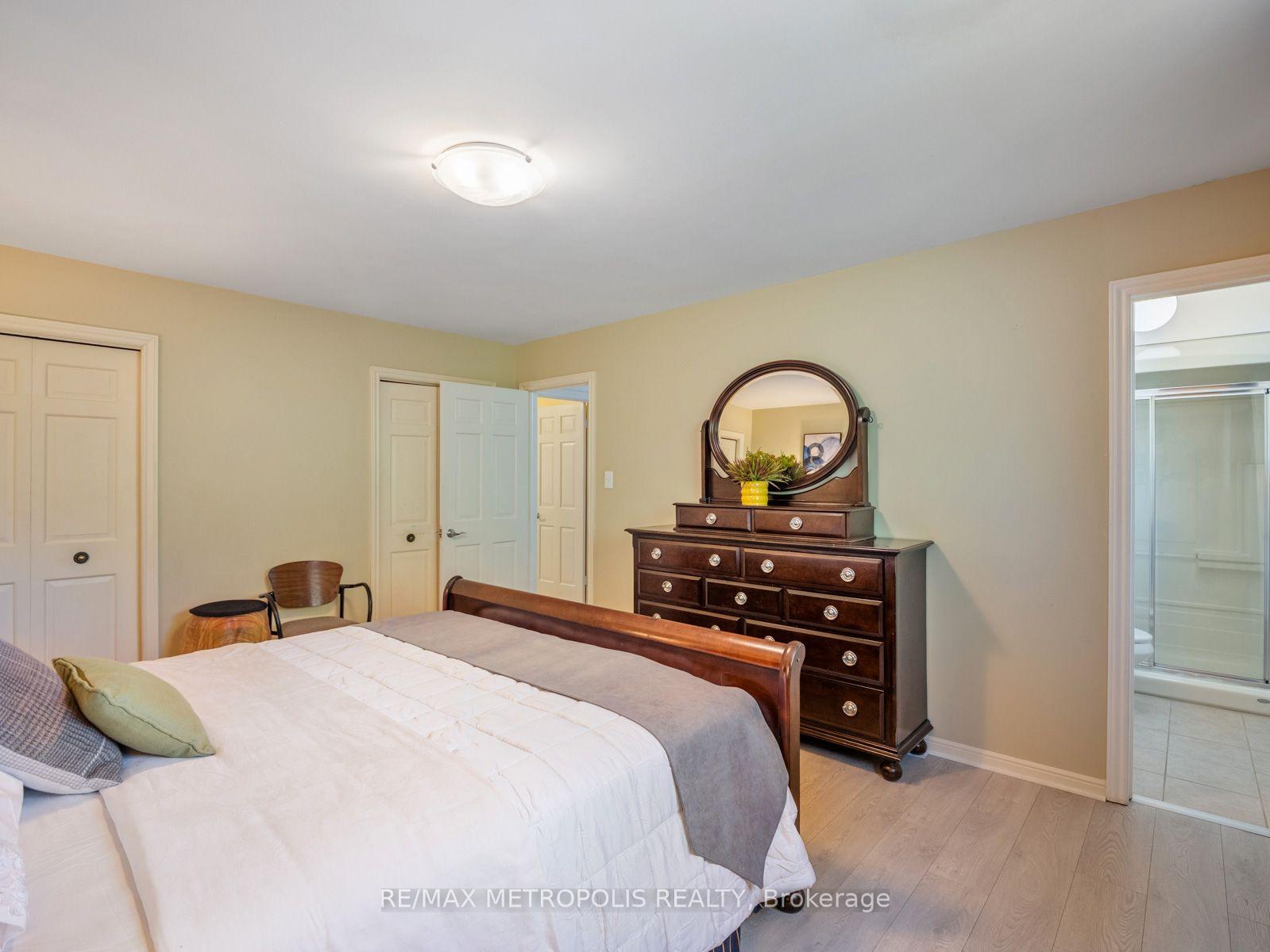Photo 27 of 144 All Saints Crescent, Oakville, Ford — HOMEH