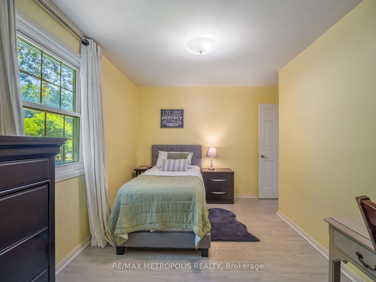 Photo 30 of 144 All Saints Crescent, Oakville, Ford — HOMEH