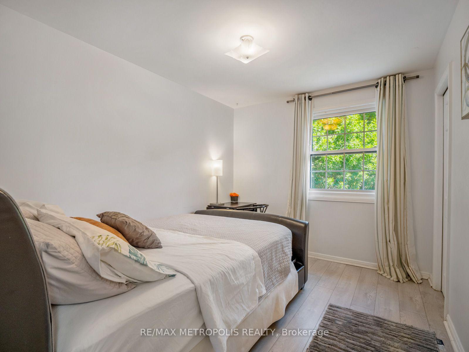 Photo 31 of 144 All Saints Crescent, Oakville, Ford — HOMEH