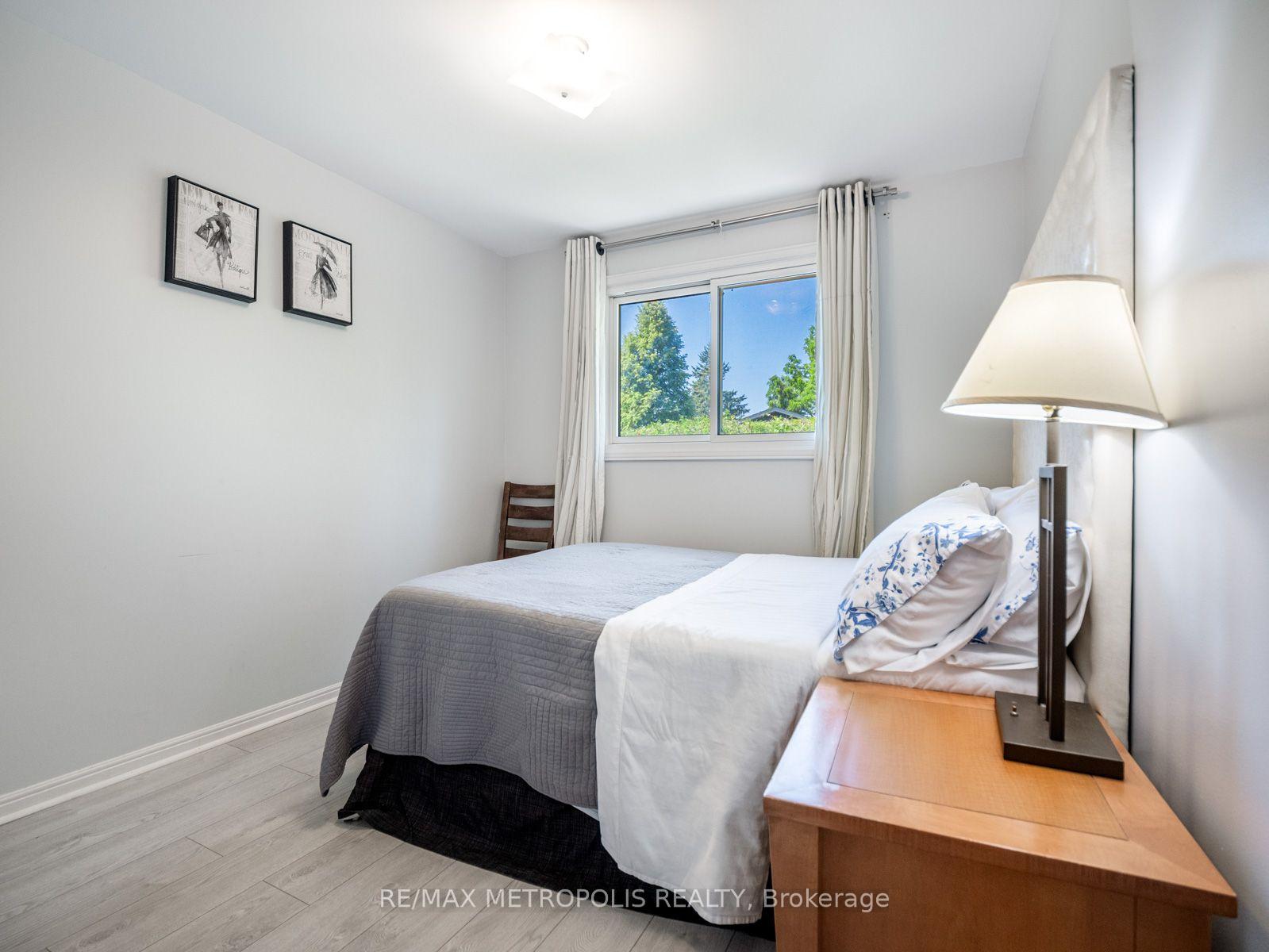 Photo 33 of 144 All Saints Crescent, Oakville, Ford — HOMEH