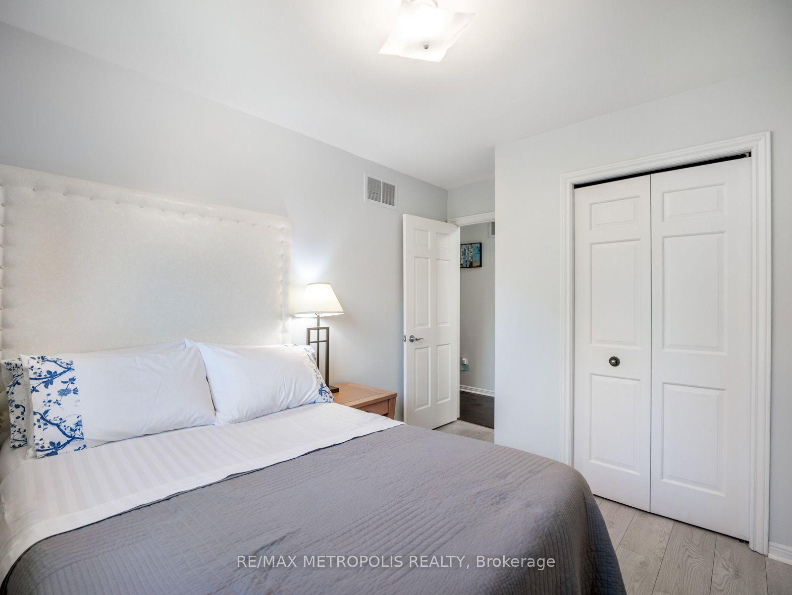Photo 35 of 144 All Saints Crescent, Oakville, Ford — HOMEH