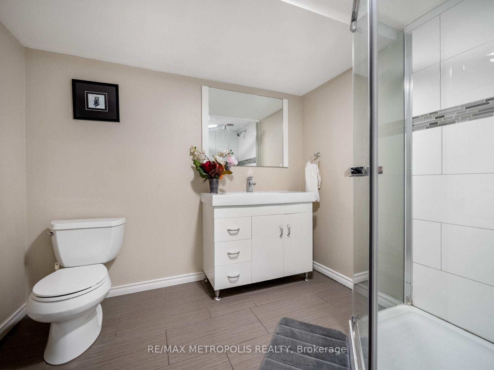 Photo 39 of 144 All Saints Crescent, Oakville, Ford — HOMEH