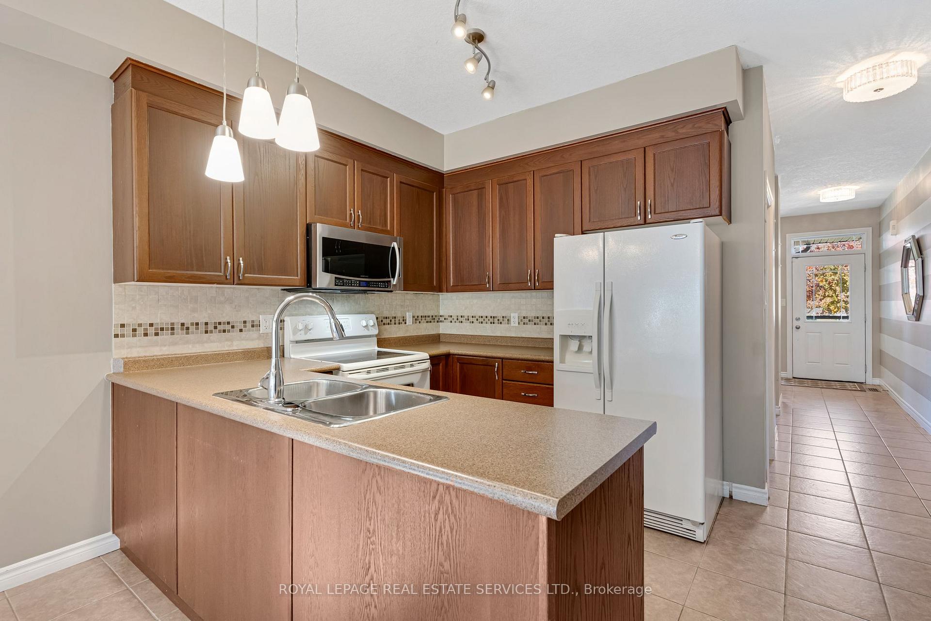 Photo 10 of 27 Marriott Place, Brant, Paris — HOMEH